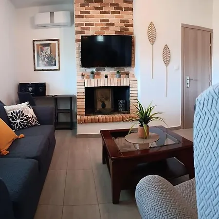 Holiday home Giovani-entire 1st Floor House With Pool *