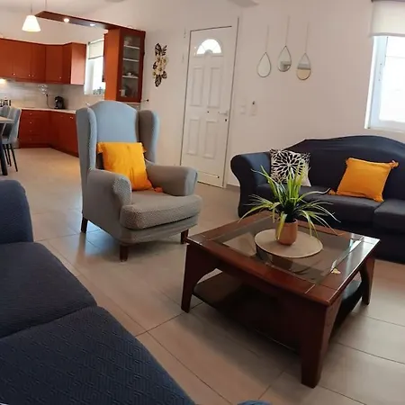 Giovani-entire 1st Floor House With Pool