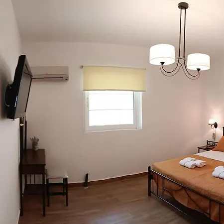 Giovani-entire 1st Floor House With Pool Tzanata