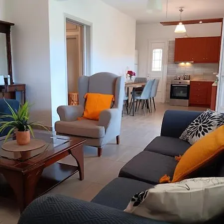Giovani-entire 1st Floor House With Pool Tzanata
