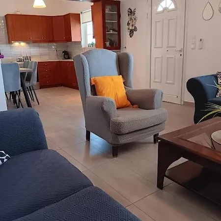 Giovani-entire 1st Floor House With Pool Tzanata