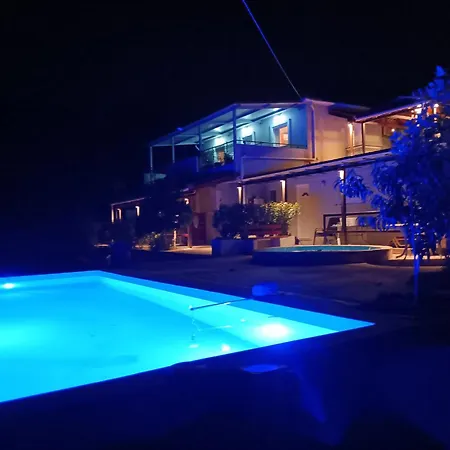 Giovani-entire 1st Floor House With Pool Tzanata