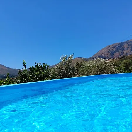 Giovani-entire 1st Floor House With Pool Tzanata